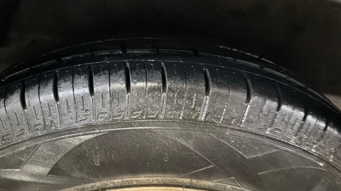 2015 Hyundai i10 MAGNA 1.1, Petrol, Manual, 37,575 km, Right Rear Tyre Tread