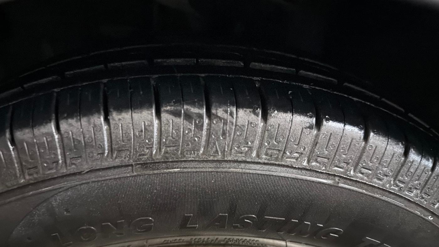 2015 Hyundai i10 MAGNA 1.1, Petrol, Manual, 37,575 km, Left Front Tyre Tread