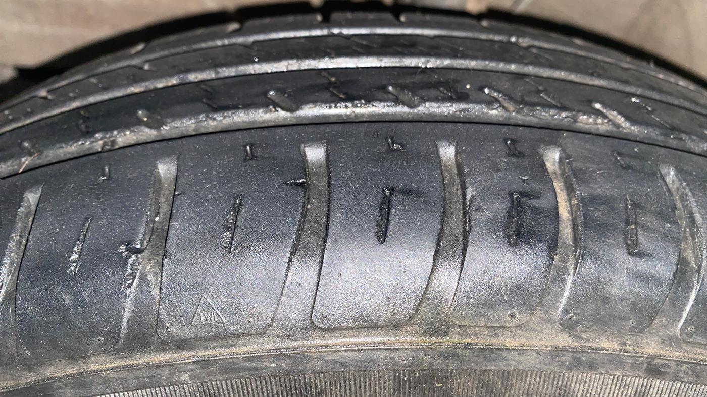 2024 Maruti Swift VXI, Petrol, Manual, 30,367 km, Left Front Tyre Tread