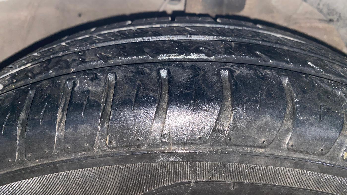 2024 Maruti Swift VXI, Petrol, Manual, 30,367 km, Right Front Tyre Tread