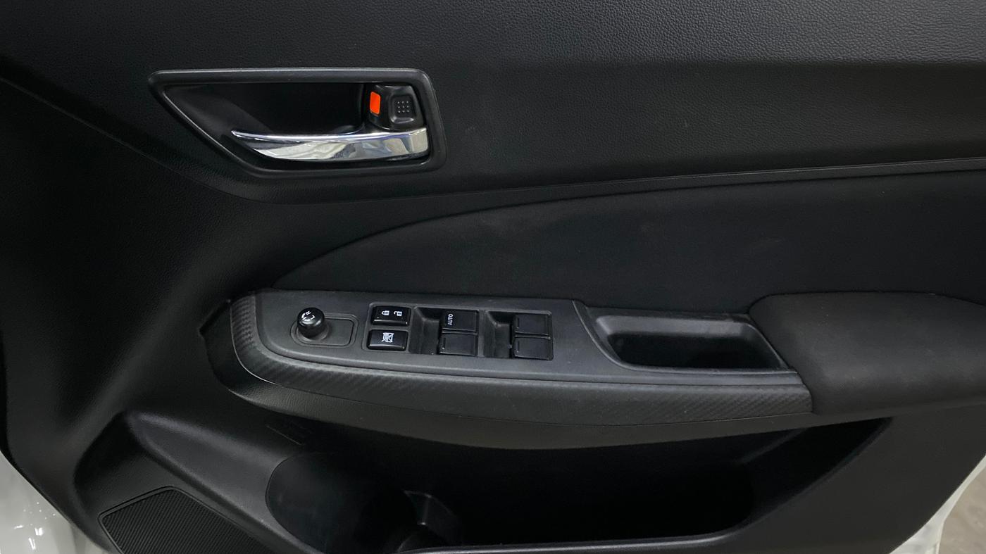 2024 Maruti Swift VXI, Petrol, Manual, 30,367 km, Driver Side Door Panels Control
