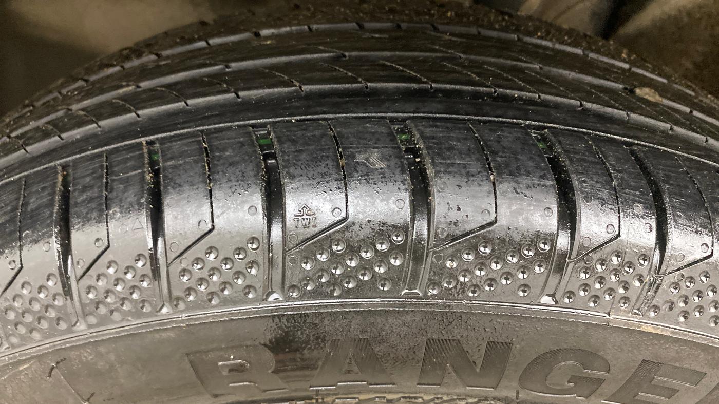 2022 Tata PUNCH ACCOMPLISHED AMT, Petrol, Automatic, 67,675 km, Left Front Tyre Tread