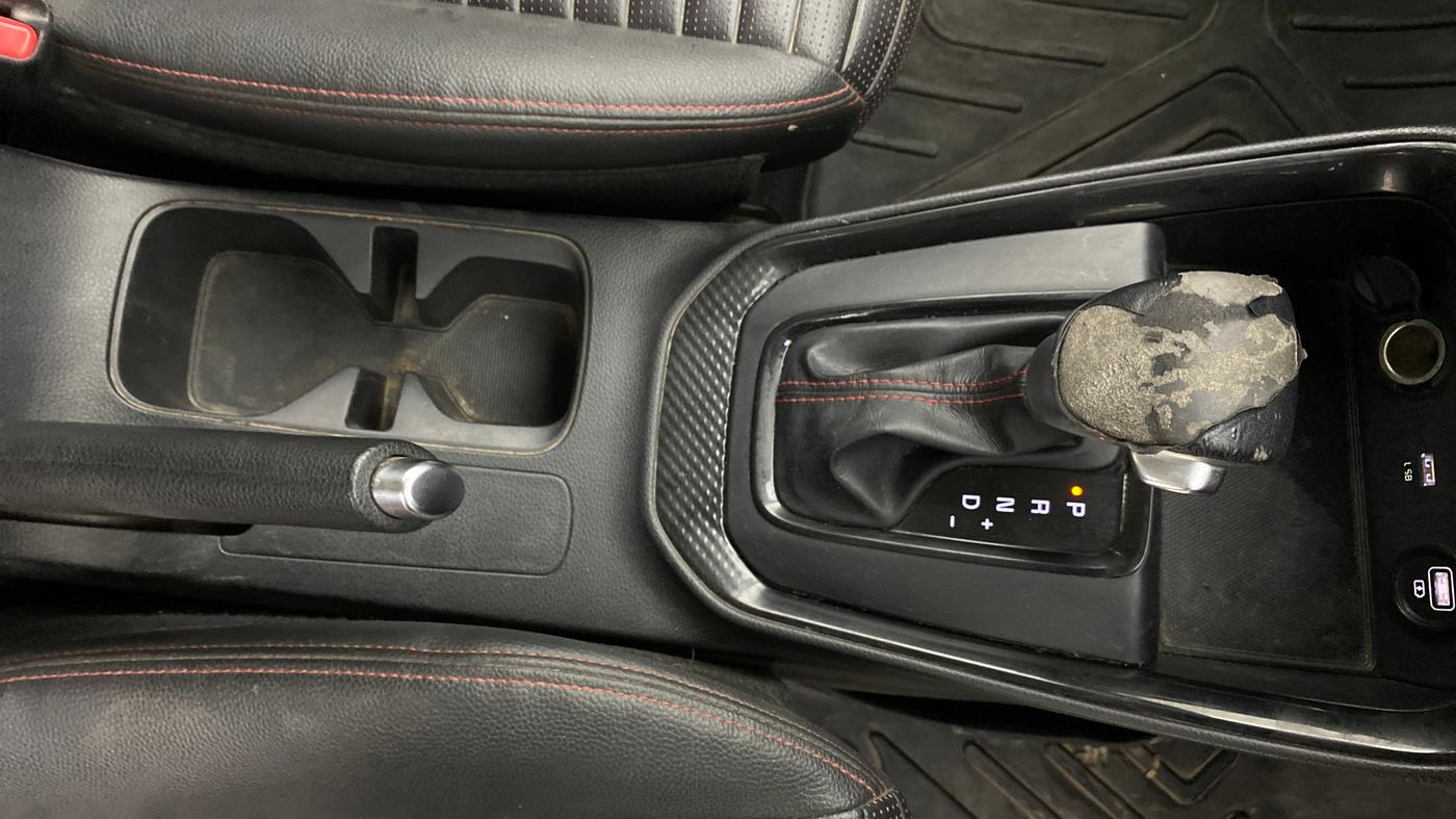 2020 KIA SONET GTX PLUS 1.5 AT, Diesel, Automatic, 62,057 km, Gear Lever