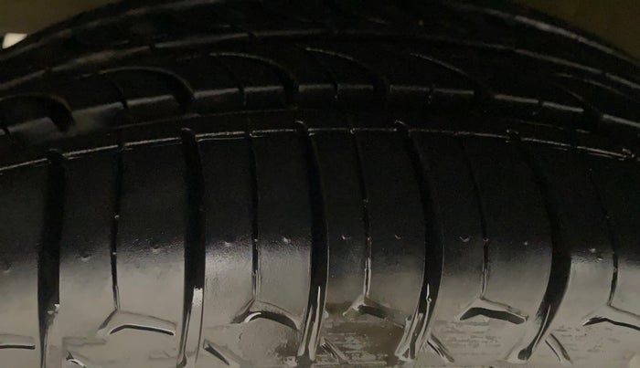 2021 Maruti XL6 ALPHA MT, Petrol, Manual, 38,916 km, Left Front Tyre Tread