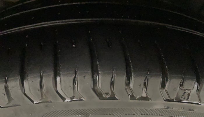 2021 Maruti XL6 ALPHA MT, Petrol, Manual, 38,916 km, Right Rear Tyre Tread