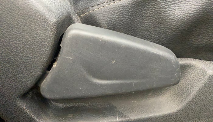 2015 Renault Kwid RXT 0.8, Petrol, Manual, 67,020 km, Driver Side Adjustment Panel