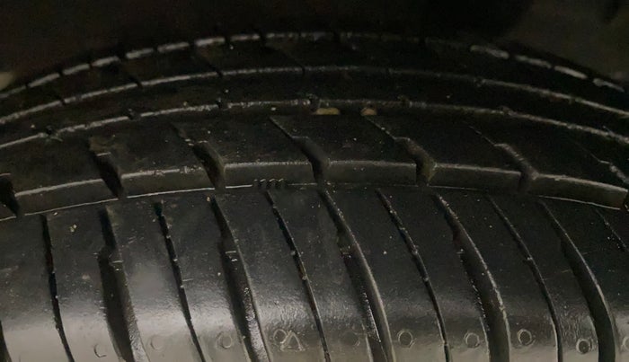 2015 Renault Kwid RXT 0.8, Petrol, Manual, 67,020 km, Left Rear Tyre Tread