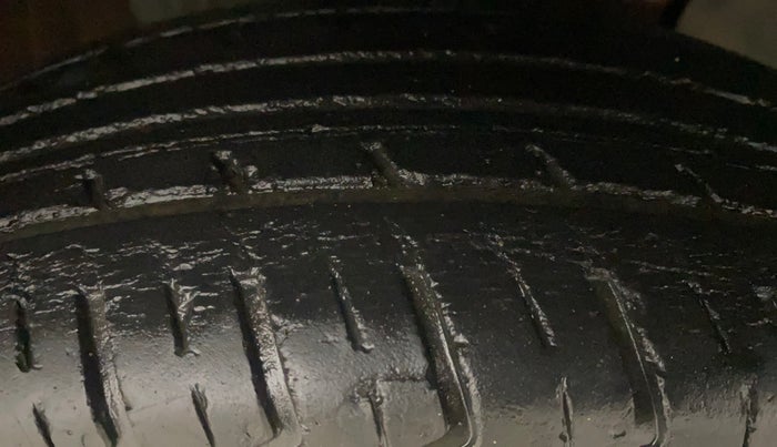 2015 Renault Kwid RXT 0.8, Petrol, Manual, 67,020 km, Right Front Tyre Tread