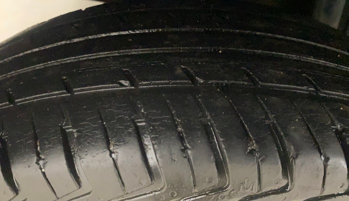 2015 Renault Kwid RXT 0.8, Petrol, Manual, 67,020 km, Right Rear Tyre Tread