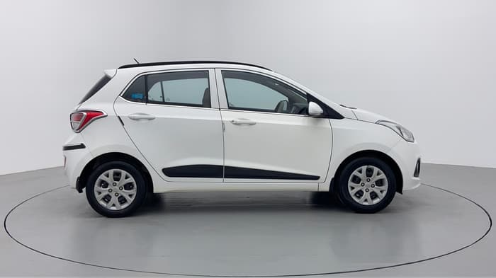 2016 Hyundai Grand i10 SPORTZ 1.2 KAPPA VTVT, Petrol, Manual, 6,976 km, Right Side View