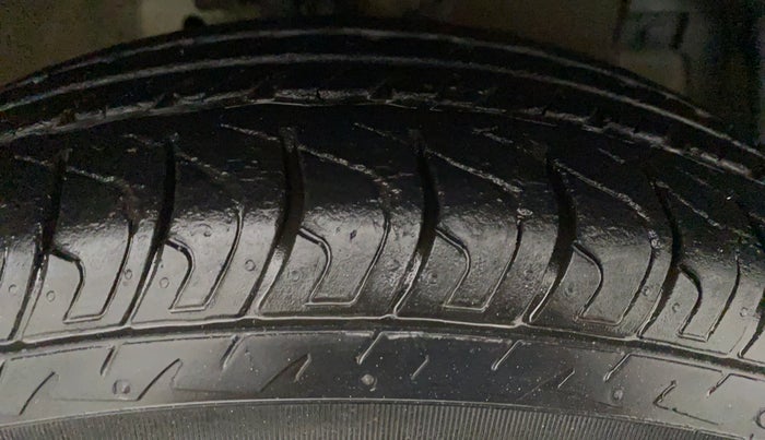 2016 Maruti Swift Dzire VXI AT, Petrol, Automatic, 39,700 km, Right Front Tyre Tread