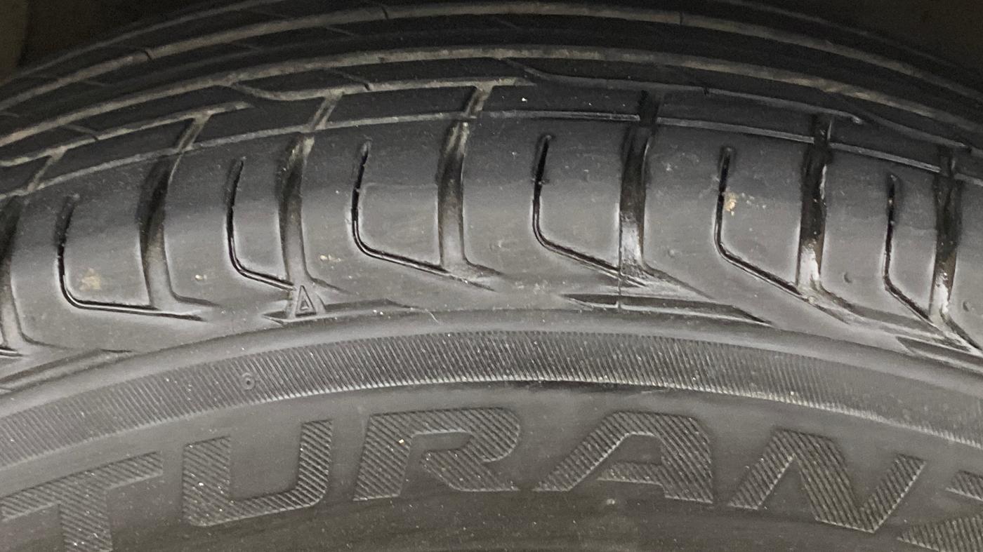 2019 Maruti Vitara Brezza ZDI AMT, Diesel, Automatic, 1,40,577 km, Right Front Tyre Tread