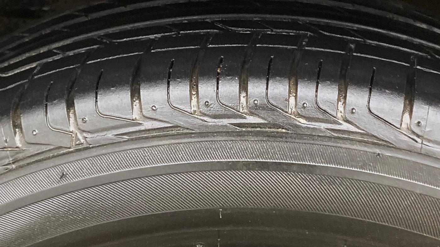 2019 Maruti Vitara Brezza ZDI AMT, Diesel, Automatic, 1,40,577 km, Left Front Tyre Tread
