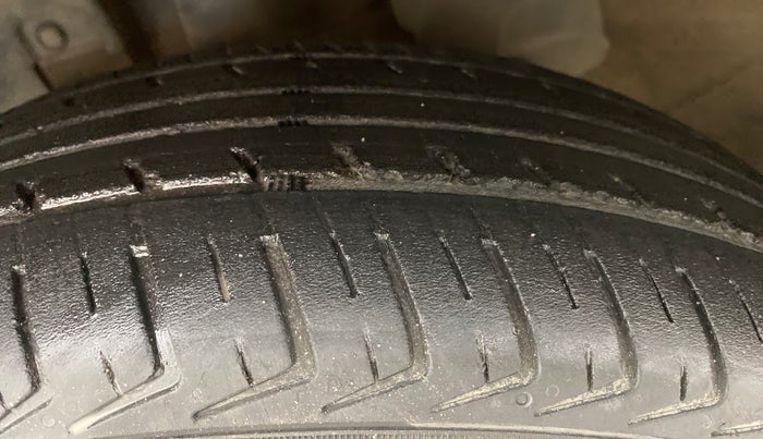 2017 Datsun Redi Go T(O) 1.0, Petrol, Manual, 46,031 km, Left Front Tyre Tread