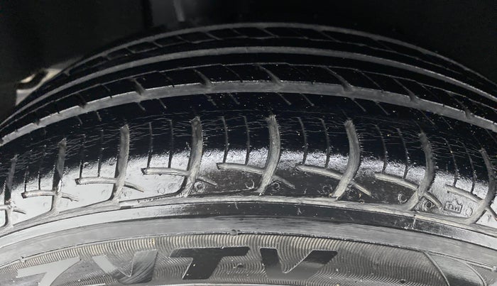 2017 Maruti Baleno DELTA 1.2 K12, Petrol, Manual, 41,711 km, Right Rear Tyre Tread