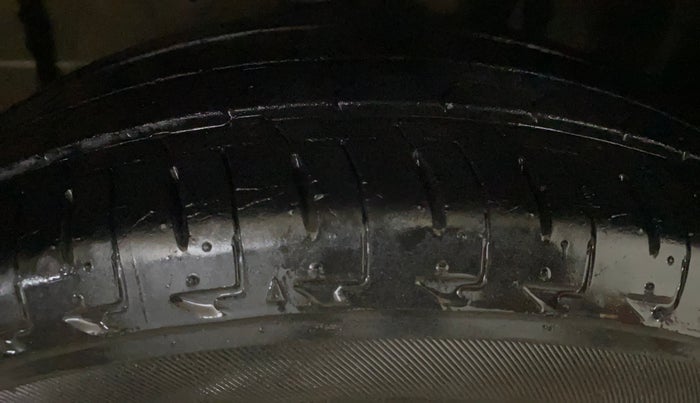 2017 Maruti IGNIS DELTA 1.2 AMT, Petrol, Automatic, 34,088 km, Right Front Tyre Tread