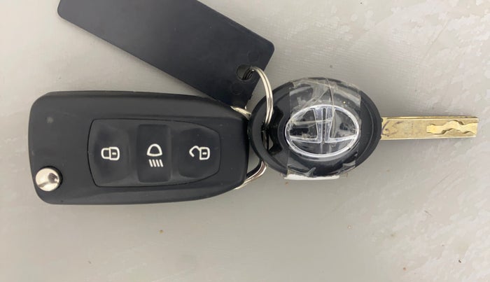 2021 Tata NEXON XMA PETROL, Petrol, Automatic, 28,382 km, Key Close Up