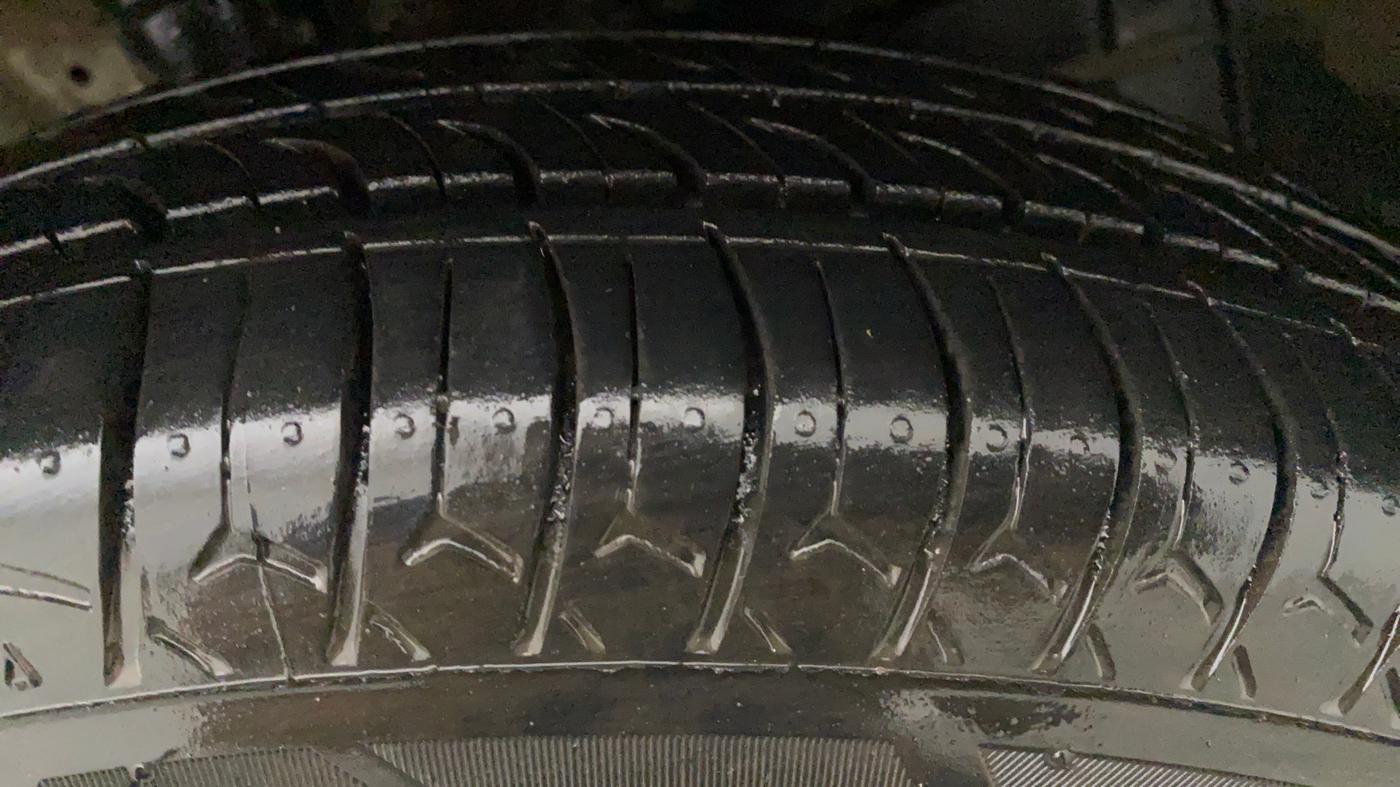 2019 Maruti New Wagon-R LXI CNG 1.0, CNG, Manual, 66,245 km, Left Front Tyre Tread