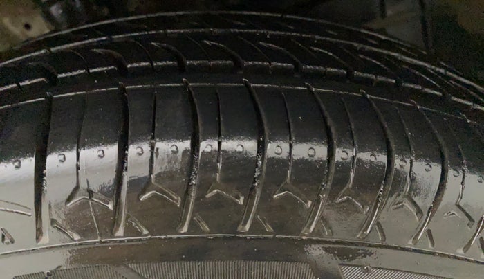 2019 Maruti New Wagon-R LXI CNG 1.0, CNG, Manual, 66,245 km, Left Front Tyre Tread