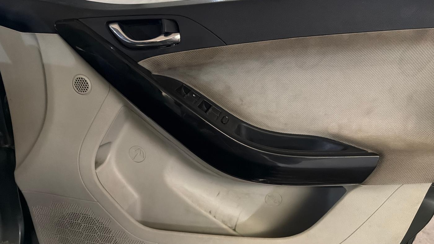 2021 Tata NEXON XZA PLUS SUNROOF PETROL, Petrol, Automatic, 73,686 km, Driver Side Door Panels Control
