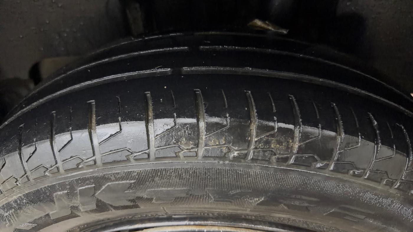 2021 Maruti Swift VXI, Petrol, Manual, 28,983 km, Left Rear Tyre Tread