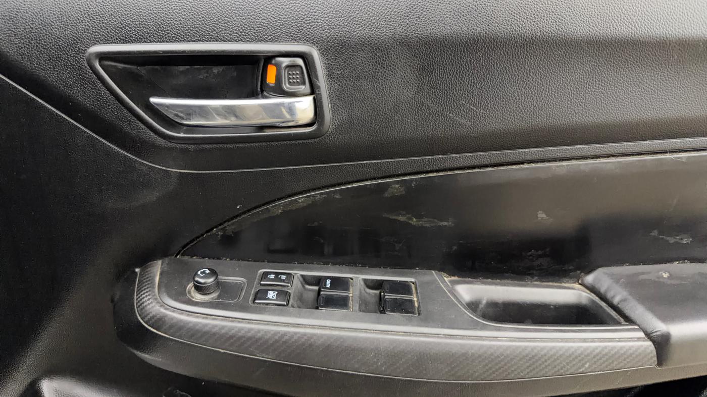 2021 Maruti Swift VXI, Petrol, Manual, 28,983 km, Driver Side Door Panels Control