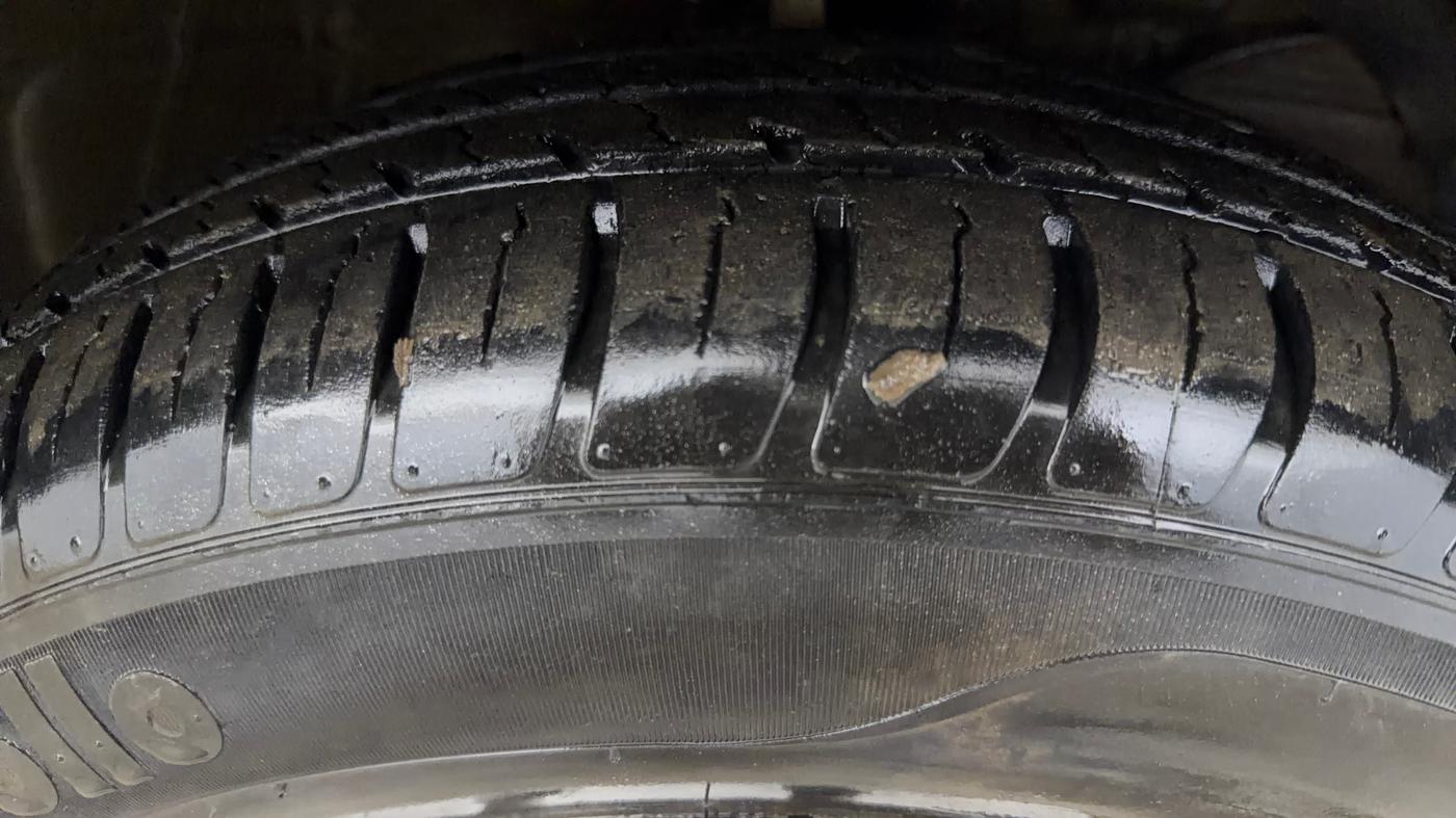 2021 Maruti Swift VXI, Petrol, Manual, 28,983 km, Right Front Tyre Tread
