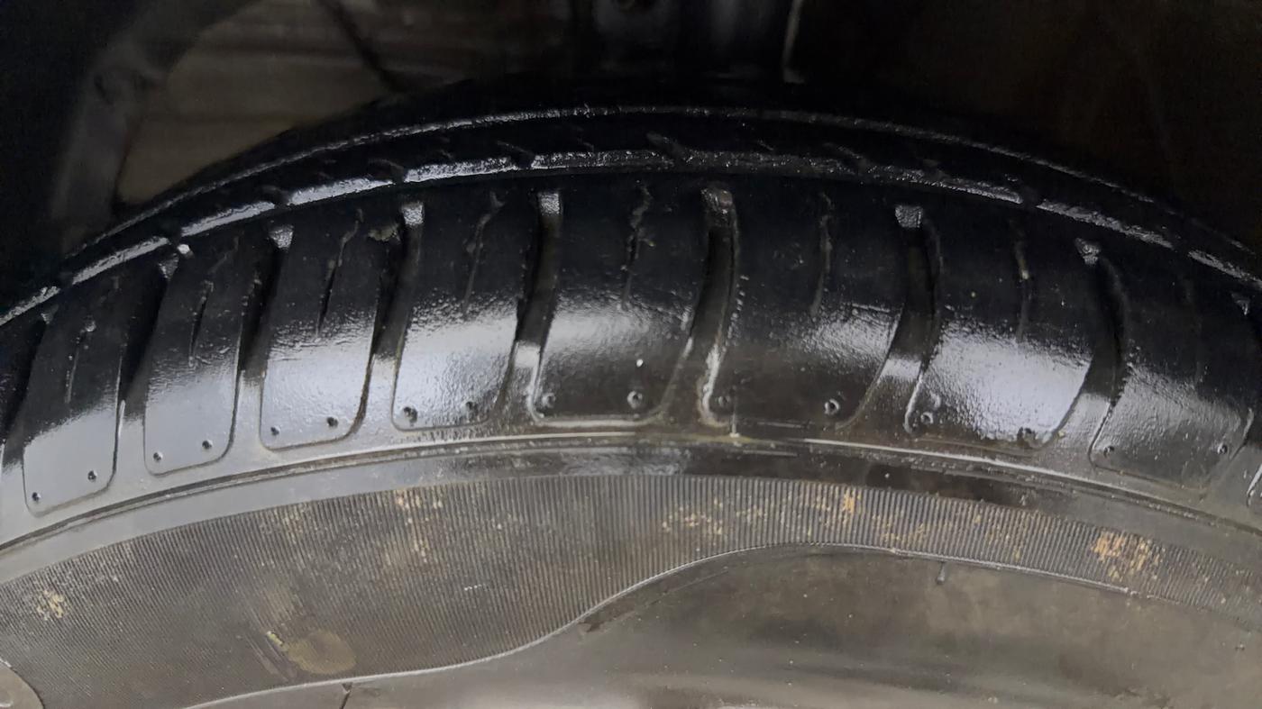 2021 Maruti Swift VXI, Petrol, Manual, 28,983 km, Left Front Tyre Tread