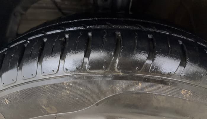 2021 Maruti Swift VXI, Petrol, Manual, 28,983 km, Left Front Tyre Tread