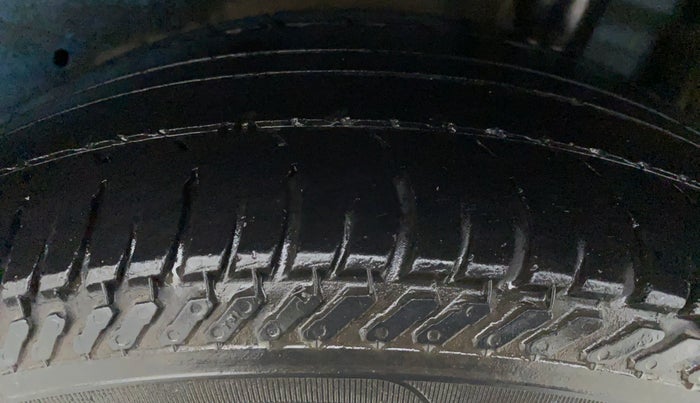 2015 Maruti Celerio VXI CNG D, CNG, Manual, 61,421 km, Right Front Tyre Tread
