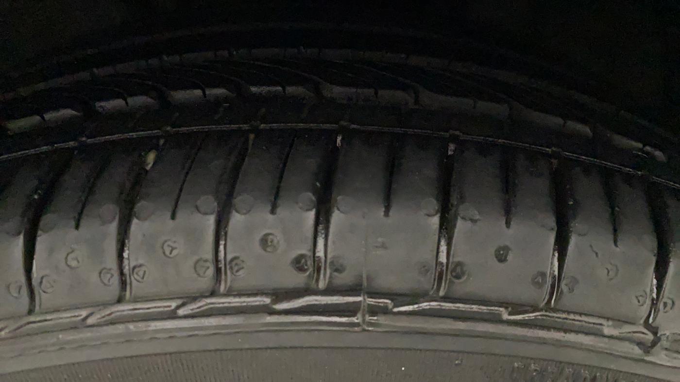 2018 Volkswagen Ameo HIGHLINE PLUS 1.5L AT 16 ALLOY, Diesel, Automatic, 85,697 km, Right Front Tyre Tread