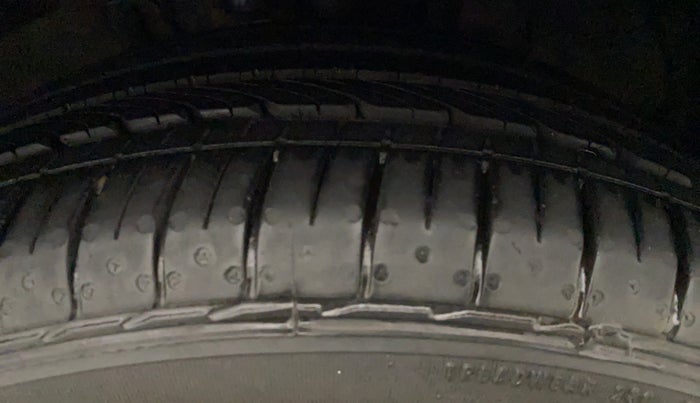 2018 Volkswagen Ameo HIGHLINE PLUS 1.5L AT 16 ALLOY, Diesel, Automatic, 85,697 km, Left Rear Tyre Tread