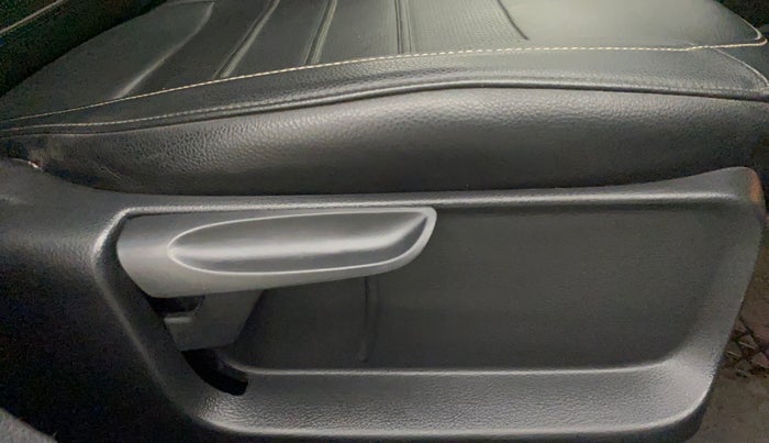 2018 Volkswagen Ameo HIGHLINE PLUS 1.5L AT 16 ALLOY, Diesel, Automatic, 85,697 km, Driver Side Adjustment Panel