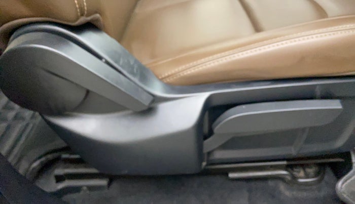 2019 Tata Harrier XZ 2.0L DUAL TONE, Diesel, Manual, 65,221 km, Driver Side Adjustment Panel