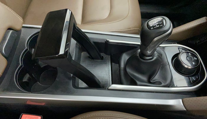 2019 Tata Harrier XZ 2.0L DUAL TONE, Diesel, Manual, 65,221 km, Gear Lever