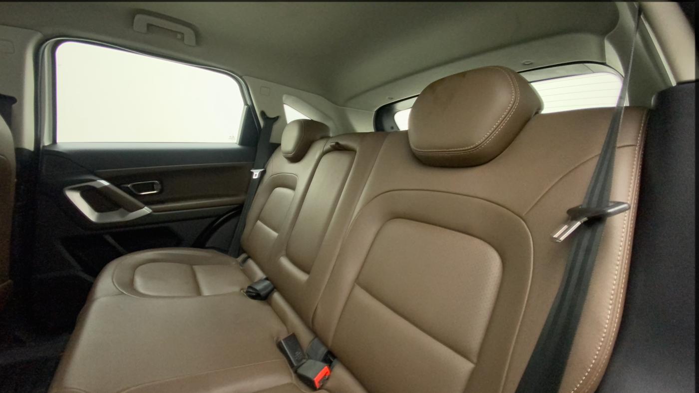 2019 Tata Harrier XZ 2.0L DUAL TONE, Diesel, Manual, 65,221 km, Right Side Rear Door Cabin