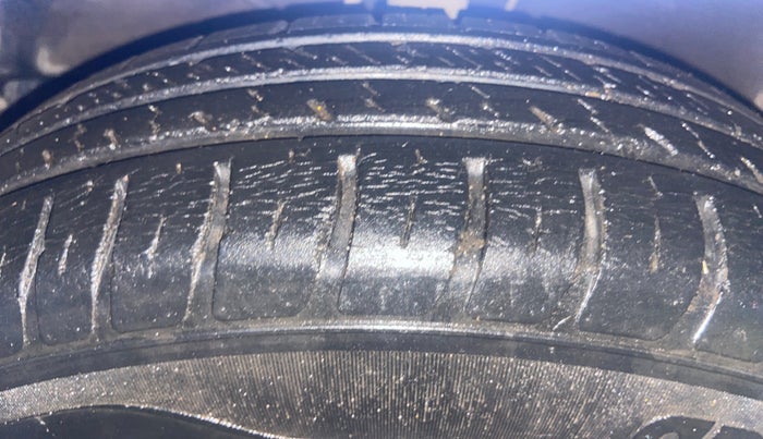 2019 Maruti Dzire VXI, Petrol, Manual, 35,325 km, Left Front Tyre Tread