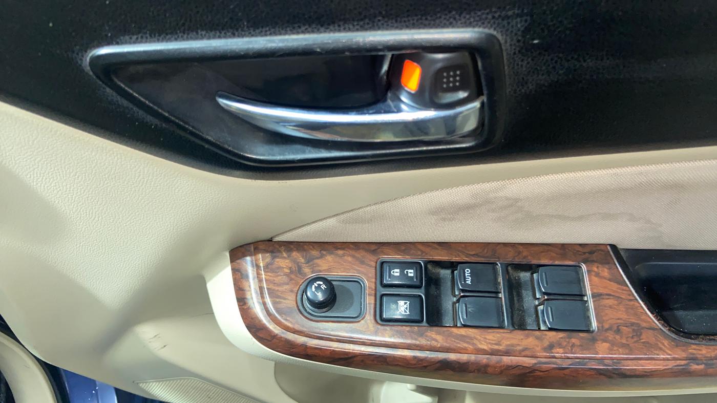 2019 Maruti Dzire VXI, Petrol, Manual, 35,325 km, Driver Side Door Panels Control