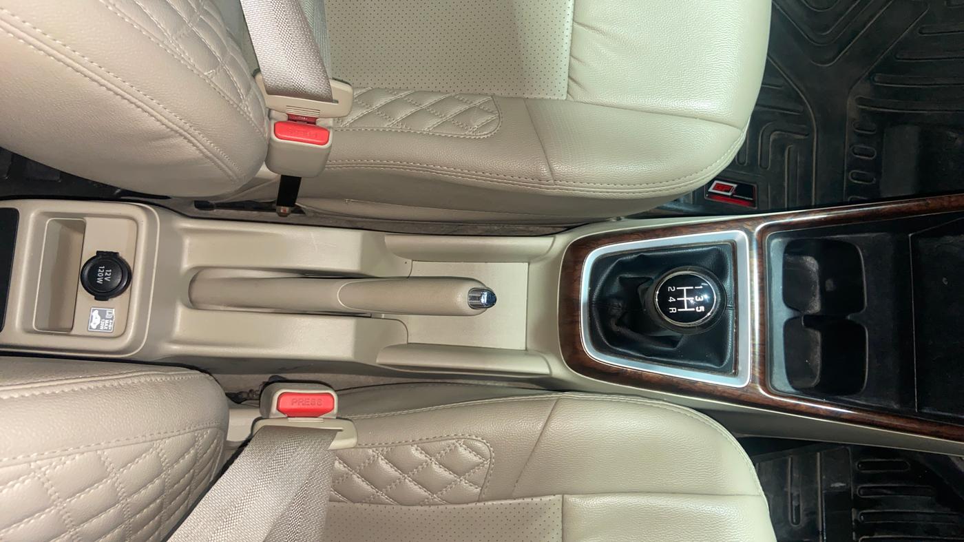 2019 Maruti Dzire VXI, Petrol, Manual, 35,325 km, Gear Lever