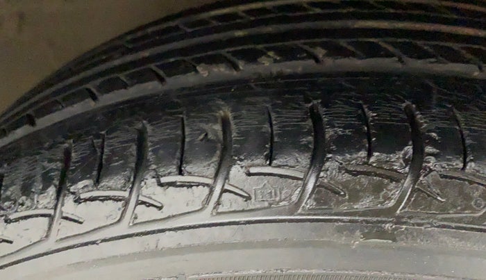 2016 Maruti Ciaz VXI+, Petrol, Manual, 49,187 km, Right Front Tyre Tread