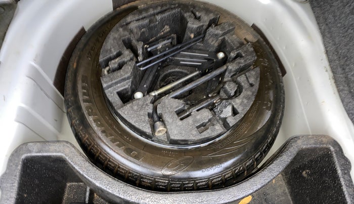 2015 Skoda Rapid AMBITION 1.6 MPI MT, Petrol, Manual, 86,889 km, Spare Tyre