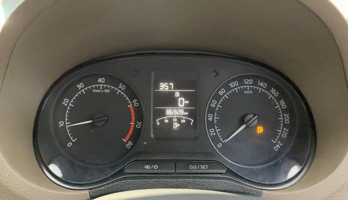 2015 Skoda Rapid AMBITION 1.6 MPI MT, Petrol, Manual, 86,889 km, Odometer Image