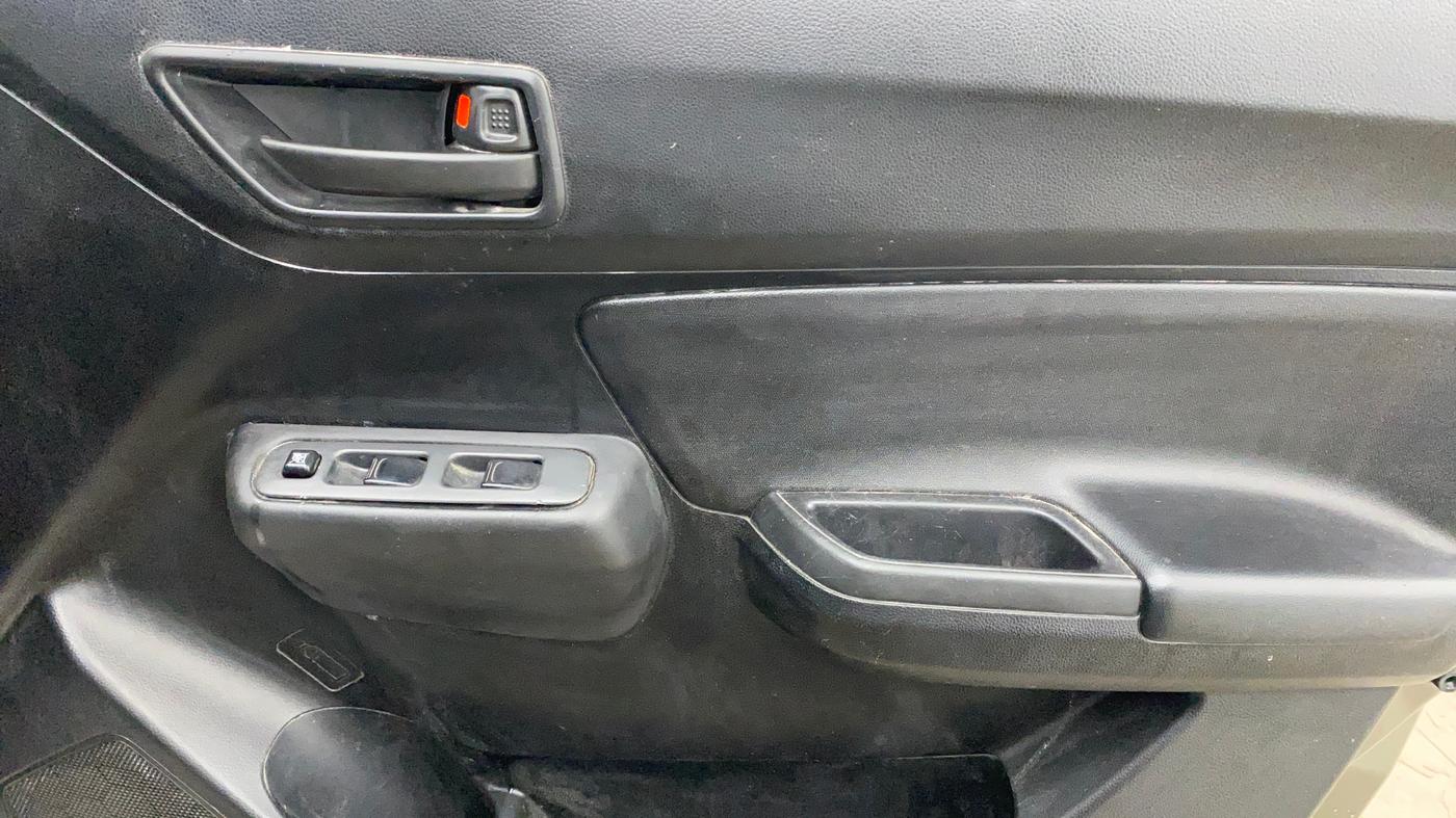 2019 Maruti Swift LXI, Petrol, Manual, 57,741 km, Driver Side Door Panels Control