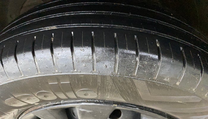 2019 Maruti Swift LXI, Petrol, Manual, 57,741 km, Left Front Tyre Tread