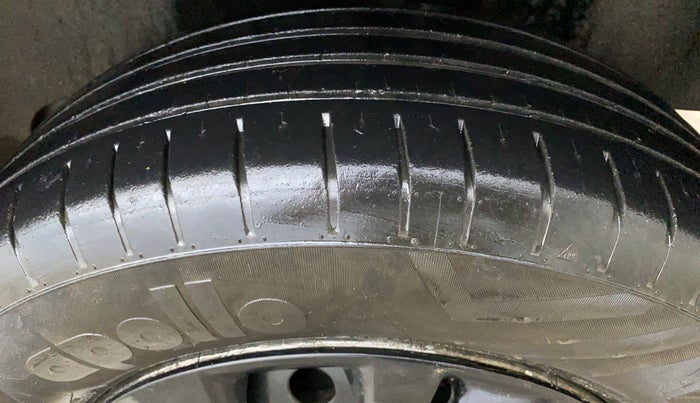 2019 Maruti Swift LXI, Petrol, Manual, 57,741 km, Left Rear Tyre Tread