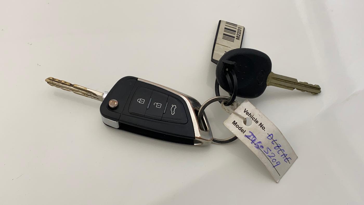 2014 Hyundai i20 SPORTZ 1.2, CNG, Manual, 63,655 km, Key Close Up