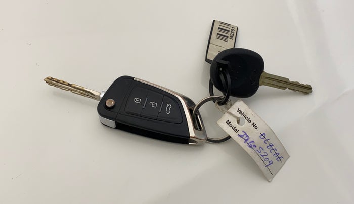 2014 Hyundai i20 SPORTZ 1.2, CNG, Manual, 63,655 km, Key Close Up