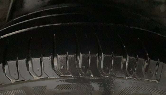 2014 Hyundai i20 SPORTZ 1.2, CNG, Manual, 63,655 km, Left Rear Tyre Tread