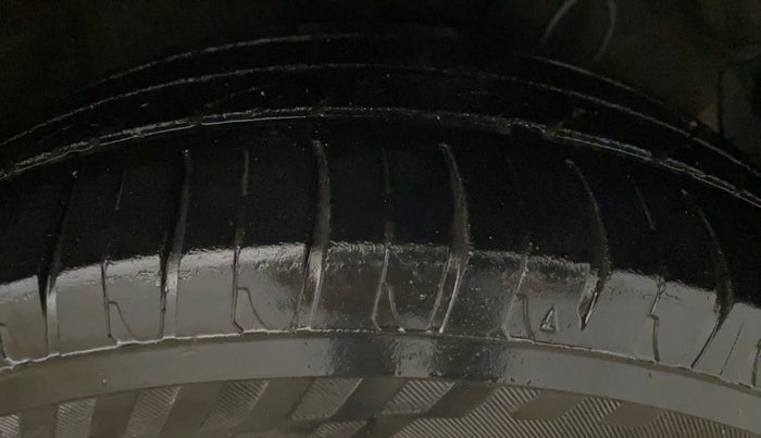 2014 Hyundai i20 SPORTZ 1.2, CNG, Manual, 63,655 km, Right Front Tyre Tread