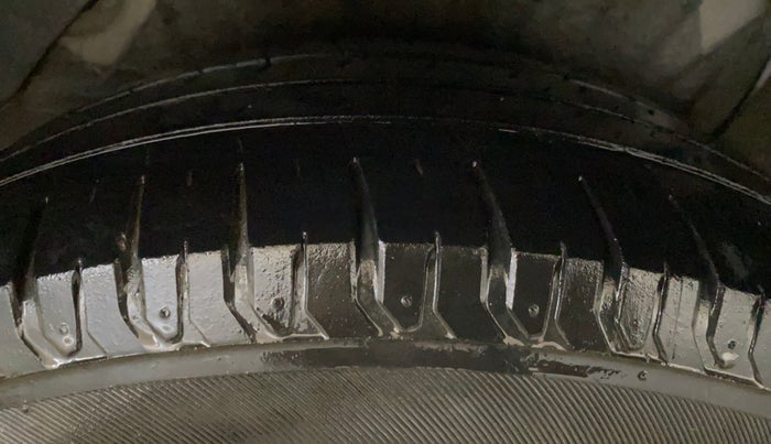 2014 Hyundai i20 SPORTZ 1.2, CNG, Manual, 63,655 km, Right Rear Tyre Tread